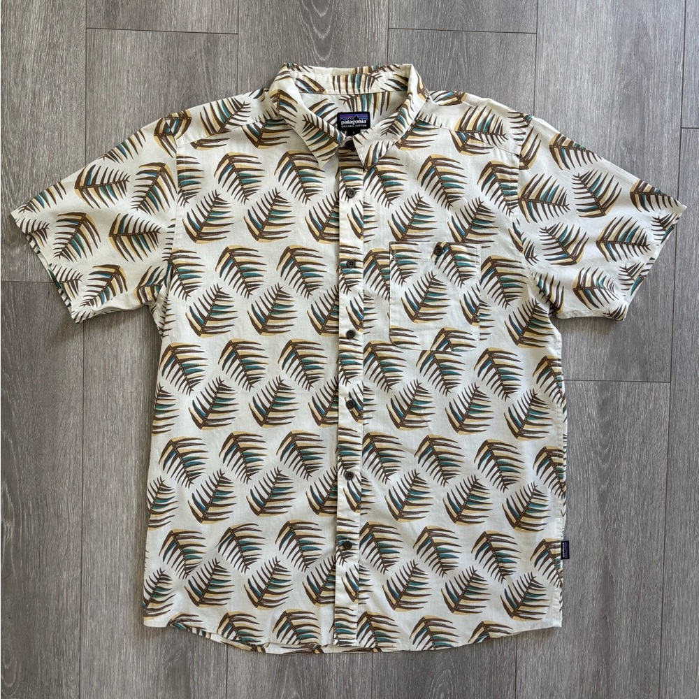 Patagonia organic cotton short sleeve Button Up Shirt leaf pattern Men Sz Large